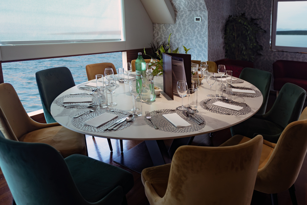 Travelmarvel Princess Eleganza Dining Table ©Travelmarvel.jpg